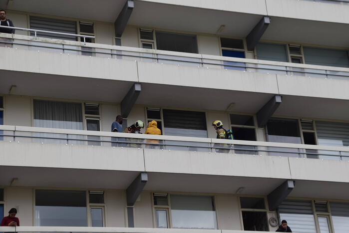 Flatwoning vol rook door vergeten pan