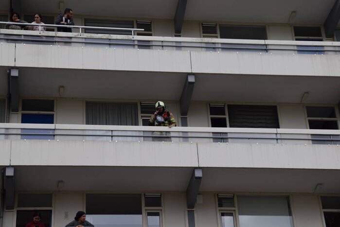 Flatwoning vol rook door vergeten pan