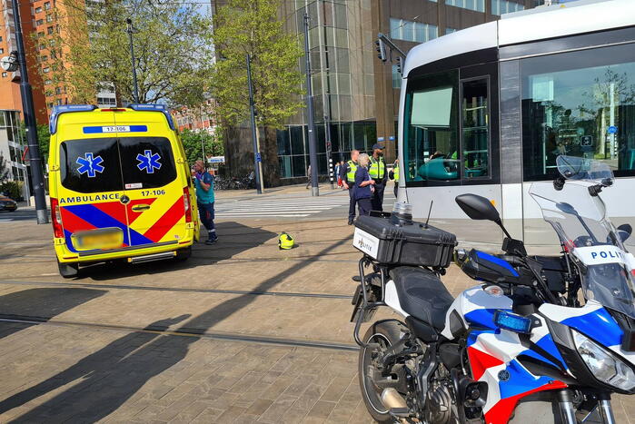 Scooterrijder gewond bij botsing met tram