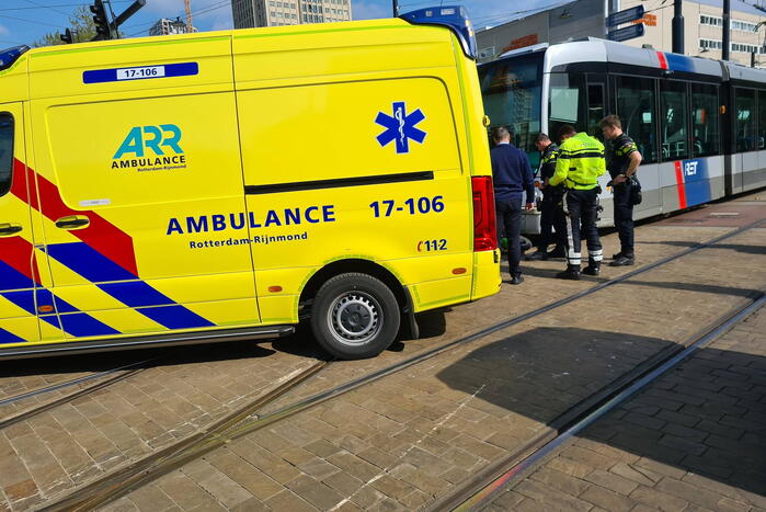 Scooterrijder gewond bij botsing met tram