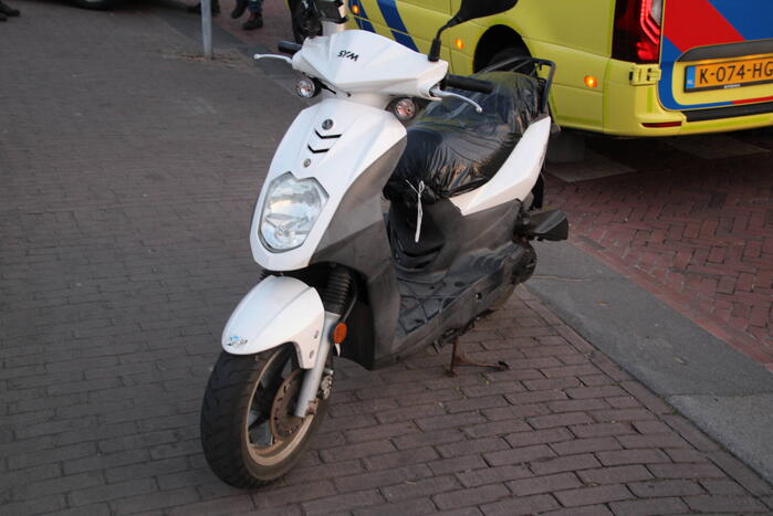 Scooterrijder gewond bij botsing tegen andere scooter