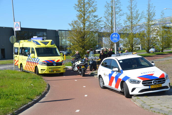 Scooter en fietser botsen op fietspad