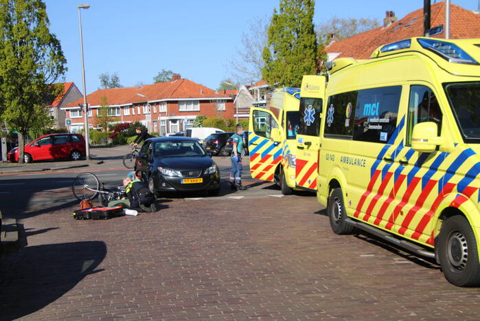 Fietsster geschept door automobilist