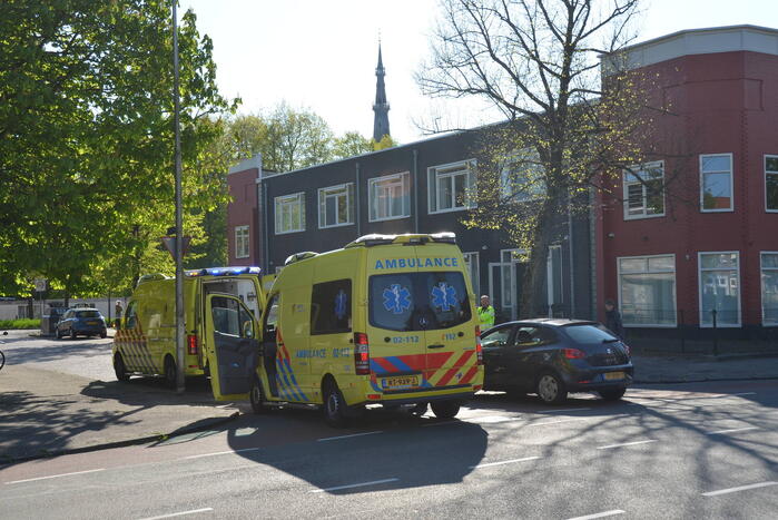 Fietsster geschept door automobilist