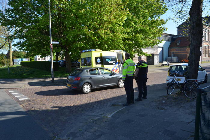 Fietsster geschept door automobilist