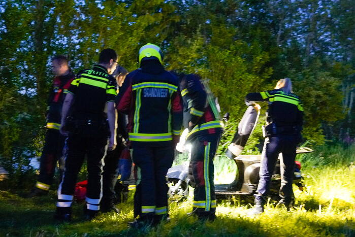 Hulpdiensten halen gestolen scooter uit water
