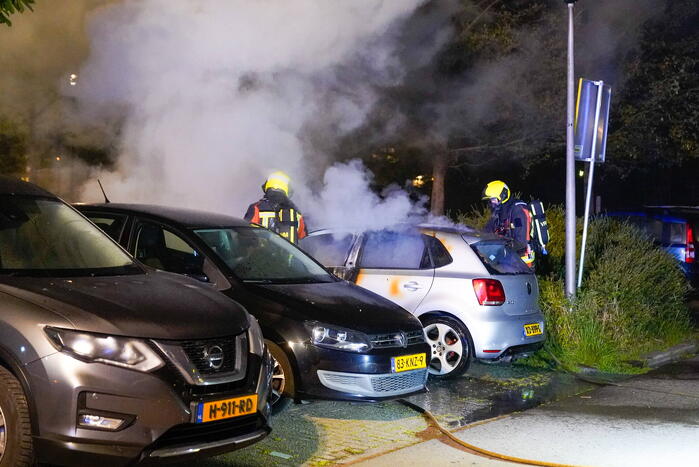 Brand in geparkeerde auto