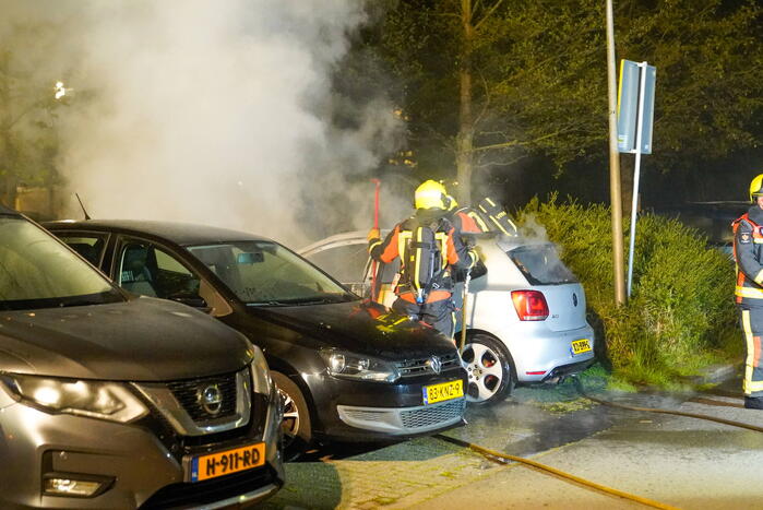 Brand in geparkeerde auto