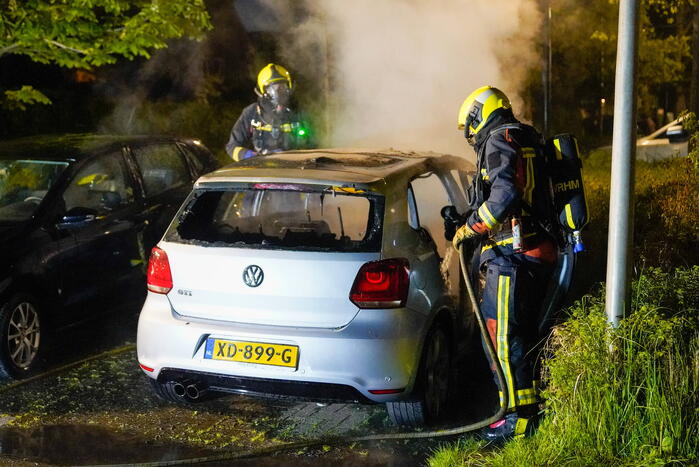 Brand in geparkeerde auto