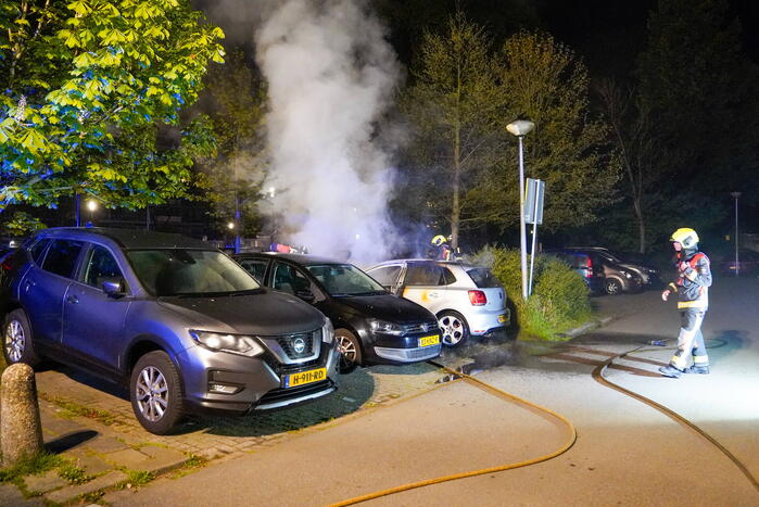 Brand in geparkeerde auto