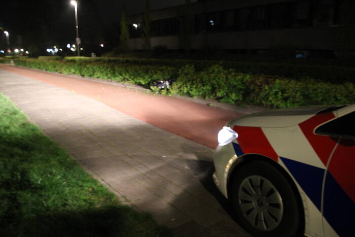 Tweetal op gestolen motor crashen na achtervolging