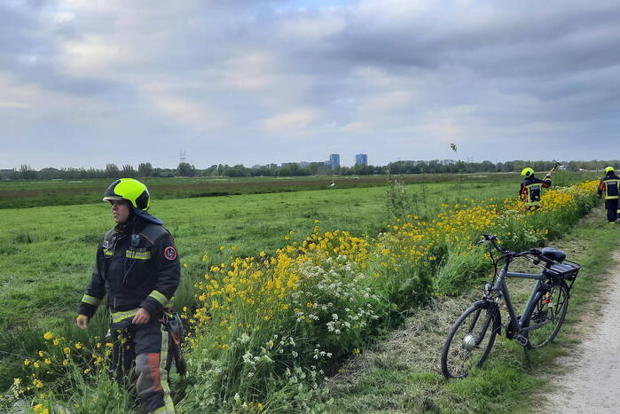 Zoekactie na aantreffen van schoen in slootkant