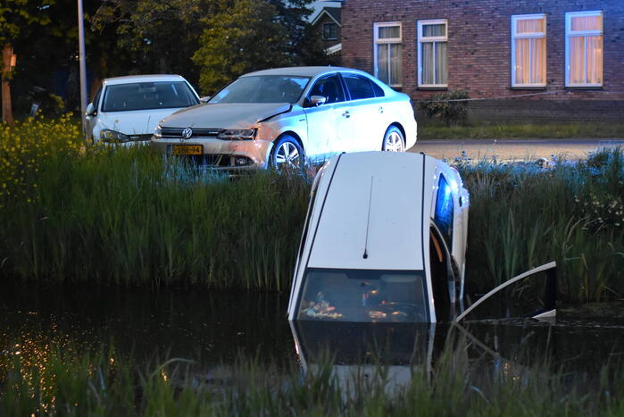 Auto belandt in sloot na achtervolging
