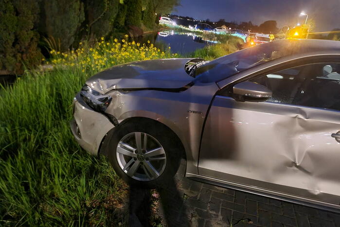 Auto belandt in sloot na achtervolging
