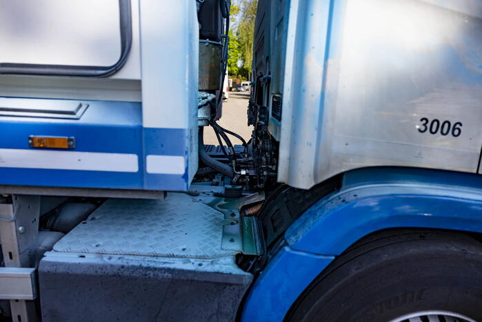 Vuilnisman raakt gewond bij blusactie