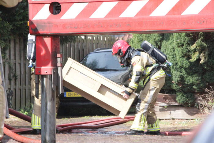 Grote brand in woning met rieten dak