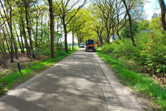 Weg deels afgesloten na leidingbreuk