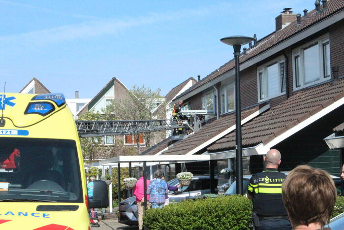 Persoon uit woning gehaald na melding van steekpartij