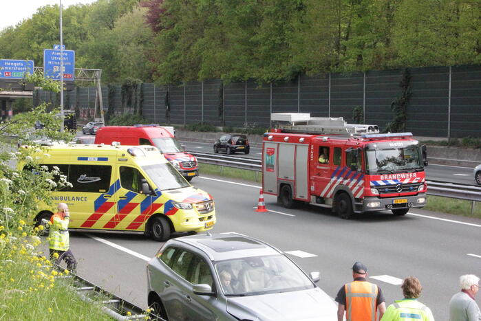 Maserati raakt beschadigd bij kop-staart aanrijding