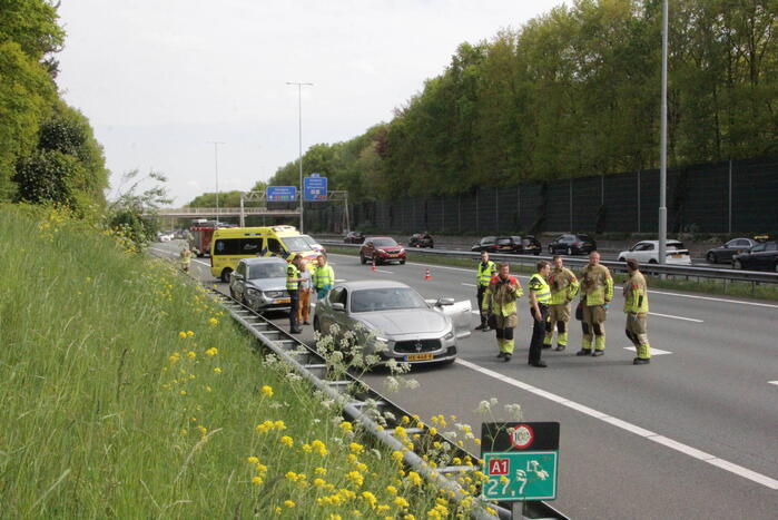 Maserati raakt beschadigd bij kop-staart aanrijding