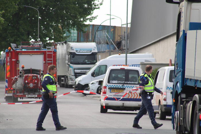 Brand in loods met papier