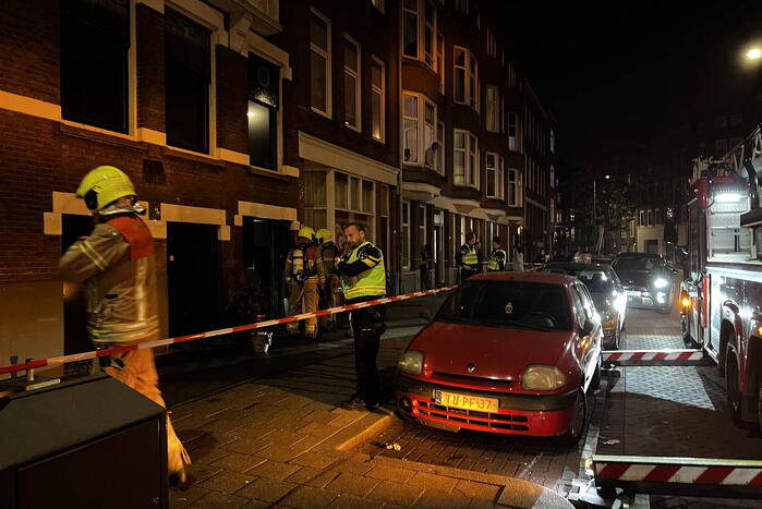 Hulpdiensten bestrijden brand in cafe