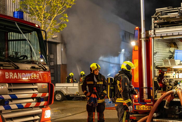 Grote uitslaande brand in wasserette