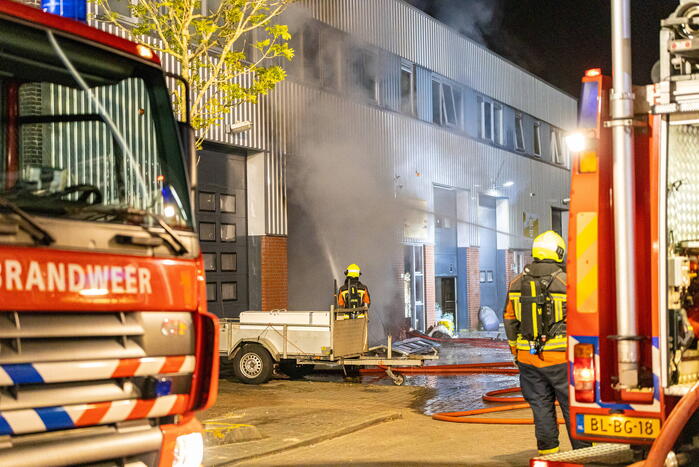 Grote uitslaande brand in wasserette