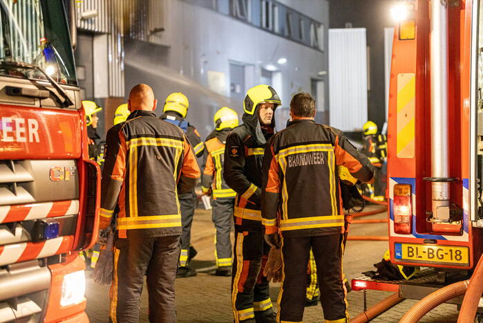 Grote uitslaande brand in wasserette