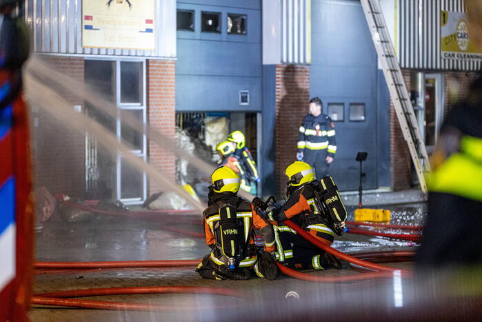 Grote uitslaande brand in wasserette