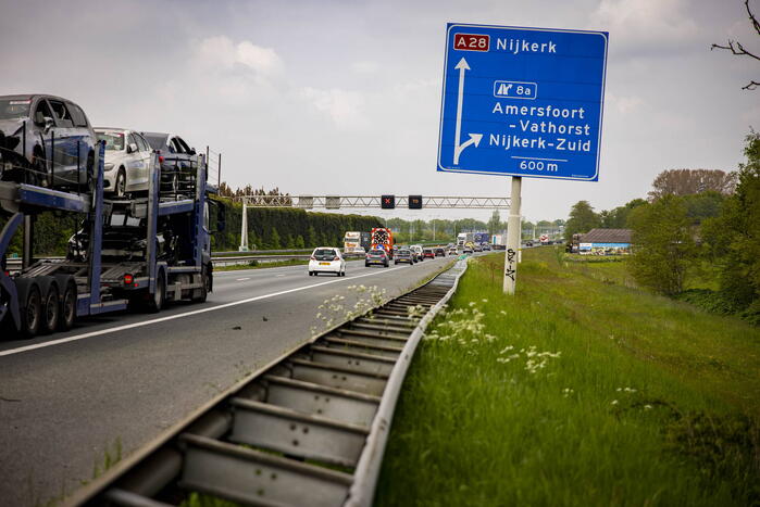 Rijstrook afgesloten door ongeval op snelweg