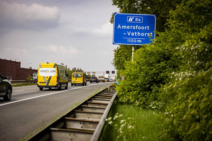 Rijstrook afgesloten door ongeval op snelweg