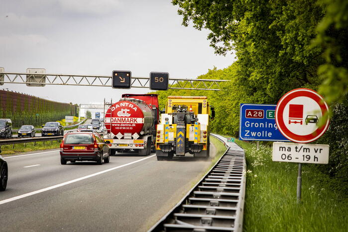 Rijstrook afgesloten door ongeval op snelweg