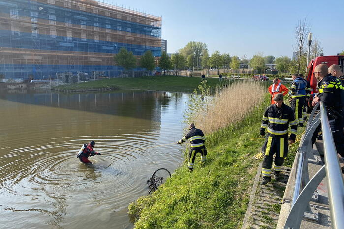 Zoekactie na aantreffen fiets in water