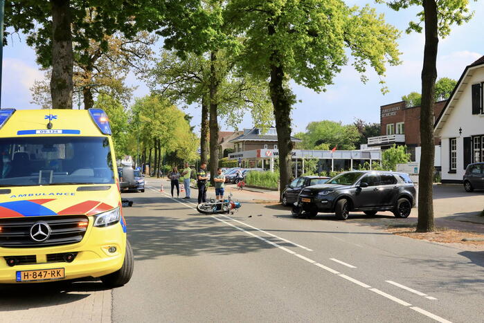 Motorrijder gewond bij botsing met auto
