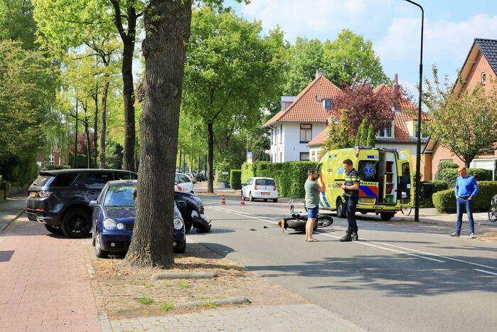 Motorrijder gewond bij botsing met auto