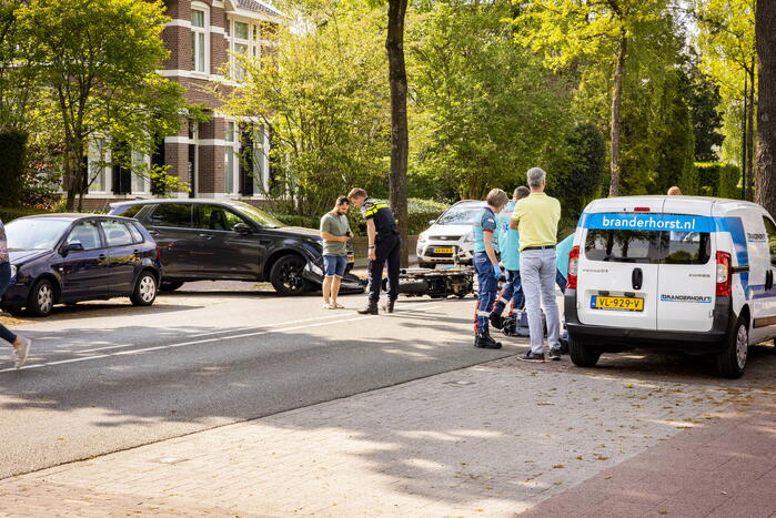Motorrijder gewond bij botsing met auto