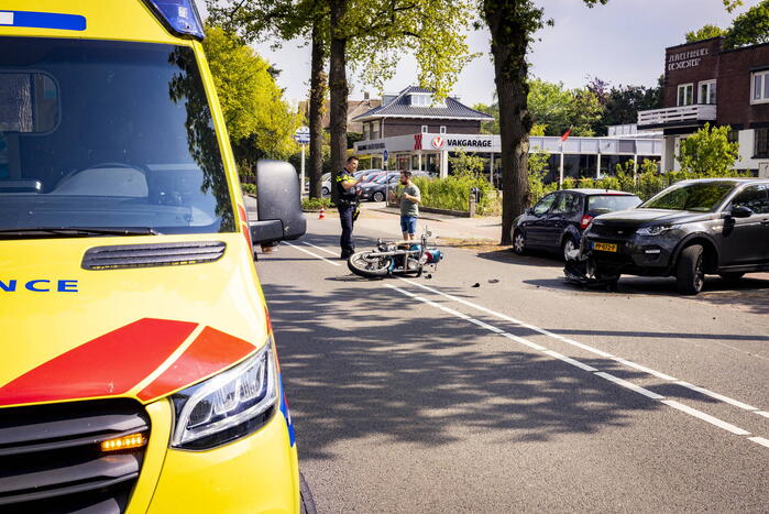 Motorrijder gewond bij botsing met auto