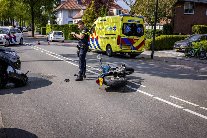 Motorrijder gewond bij botsing met auto