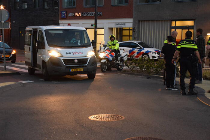 Fietser aangereden door bestelbus