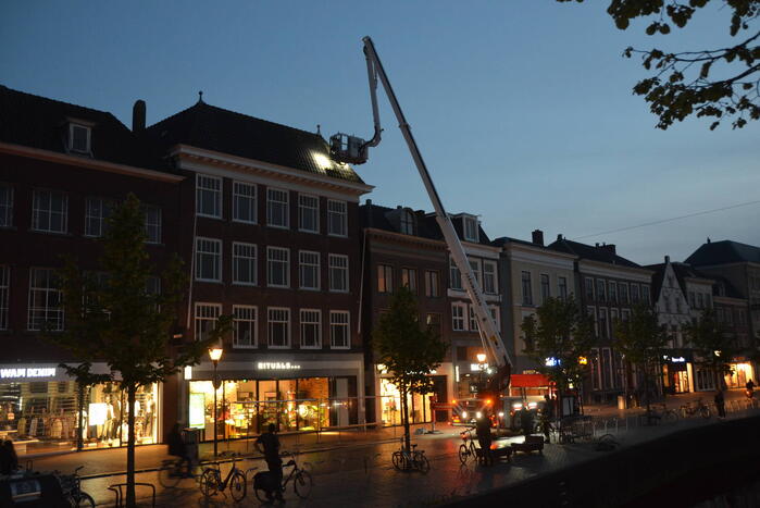 Brandweer ingezet voor losliggende dakpannen