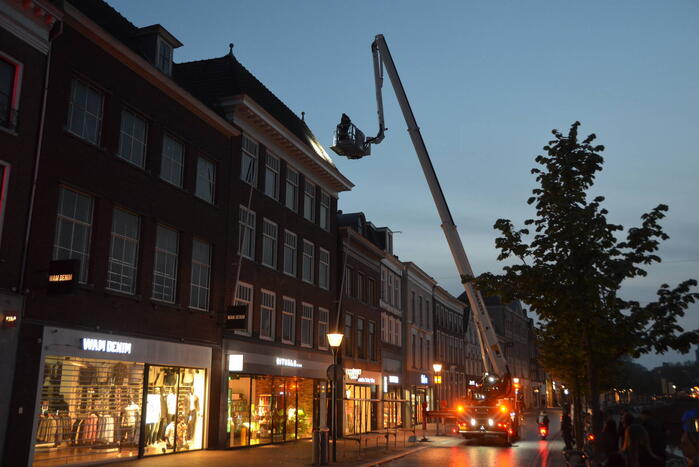 Brandweer ingezet voor losliggende dakpannen