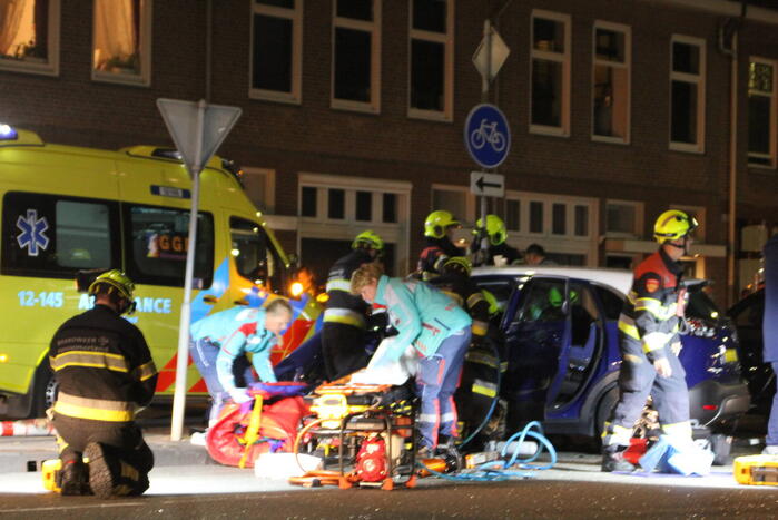 Zwaar gewonde bij frontale crash