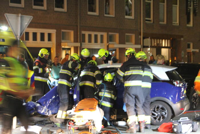 Zwaar gewonde bij frontale crash