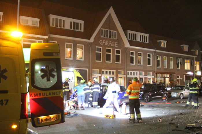Zwaar gewonde bij frontale crash