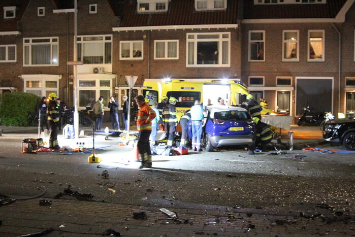Zwaar gewonde bij frontale crash