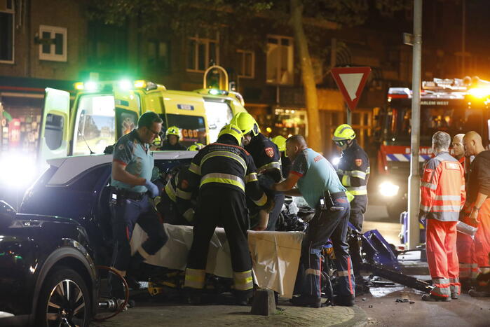 Zwaar gewonde bij frontale crash