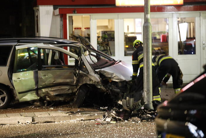 Zwaar gewonde bij frontale crash
