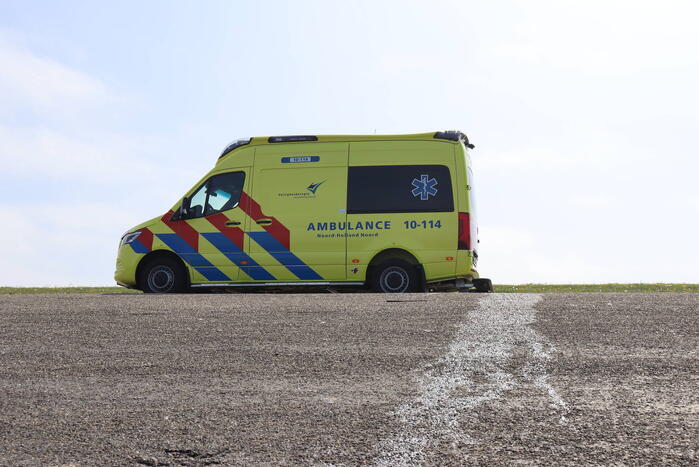 Persoon gewond na te water raken