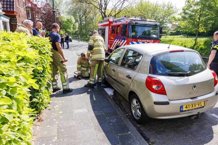 Brand aan voorzijde van personenauto